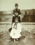 Russischer Fotograf - Die Familie des Grafen Fjodor Uwarow im Herrenhaus Poretschje