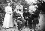 Russischer Fotograf - Der Schriftsteller Leo Tolstoi mit Gäste in Jasnaja Poljana