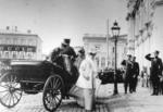 Russischer Fotograf - Ankunft des Zaren Nikolaus II. und Zarin Alexandra Fjodorowna im Strastnoj-Kloster in Moskau
