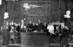 Unbekannter Fotograf - Grigori Sinowjew, Maxim Gorki und Fjodor Schaljapin auf einer Veranstaltung anlässlich des 1. Mai