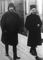 Unbekannter Fotograf - Josef Stalin und Sergei Kirow auf dem Leningrader Bahnhof in Moskau