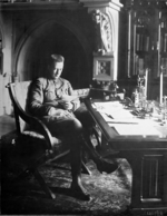 Unbekannter Fotograf - Chef der Übergangsregierung Alexander Fjodorowitsch Kerenski in seinem Arbeitszimmer im Winterpalast