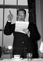 Harris & Ewing - Alexander Fjodorowitsch Kerenski bei einer Radioansprache in USA