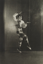 Unbekannter Fotograf - Vaslav Nijinsky als Harlekin im Ballett Der Karneval von Robert Schumann