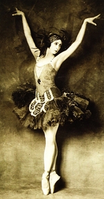 Unbekannter Fotograf - Felia Dubrowska im Ballett Der Feuervogel (L'Oiseau de feu) von I. Strawinsky