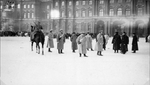 Unbekannter Fotograf - Vor dem Winterpalast am Petersburger Blutsonntag 1905