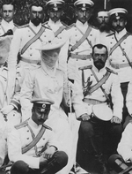 Russischer Fotograf - Zar Nikolaus II. und Zarin Alexandra Fjodorowna mit Offizieren der Reitergarde