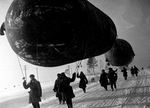 Unbekannter Fotograf - Gasballone bei Moskau. 1941