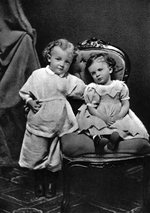Unbekannter Fotograf - Wladimir Uljanow (Lenin) im Alter von 4 Jahren mit Schwester Olga