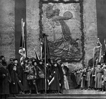 Unbekannter Fotograf - Wladimir Lenin und Jakow Swerdlow vor der Gedenktafel für die Opfer der Revolution
