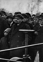 Unbekannter Fotograf - Wladimir Lenin beim Testlauf des ersten Elektropflugs
