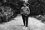 Unbekannter Fotograf - Wladimir Lenin in Gorki. August - September 1922