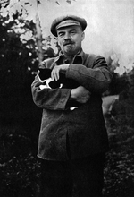 Unbekannter Fotograf - Wladimir Lenin in Gorki. August - September 1922