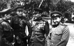 Unbekannter Fotograf - Künstlergruppe Kukryniksy in Berlin