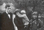 Unbekannter Fotograf - Marina Zwetajewa mit Ehemann und Kinder. Prag, 1925