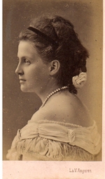Fotoatelier L.&V. Angerer, Wien - Porträt von Großfürstin Olga Konstantinowna (1851-1926)
