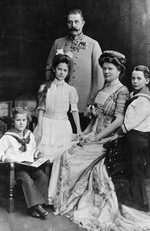 Unbekannter Fotograf - Erzherzog Franz Ferdinand von Österreich-Este mit Familie