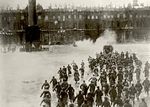 Unbekannter Fotograf - Der Sturm auf den Winterpalast am 25. Oktober 1917 (Aus dem Film Oktober 1927)