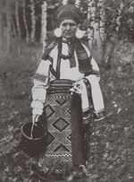 Unbekannter Fotograf - Frau in einer festlichen Kleidung des Rjasaner Gebiets