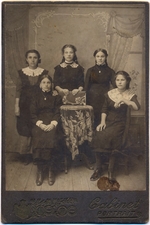 Unbekannter Fotograf - Gymnasiastinnen