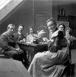 Unbekannter Fotograf - Wassily Kandinsky und Wilhelm Hüsgen mit Schülerinnen der Phalanx-Kunstschule