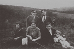 Unbekannter Fotograf - Marina Zwetajewa und Sergei Efron mit Konstantin Rodsewitsch (sitzt rechts). Prag