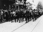 Unbekannter Fotograf - Propagandistisch inszenierter SA-Trauerzug mit NS-Prominenz in Berlin-Köpenick am 26. Juni 1933