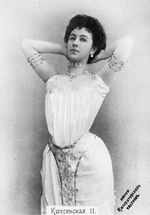 Unbekannter Fotograf - Matilda Kschessinskaja als Prinzessin Aspicia im Ballett Die Tochter des Pharaoh von Marius Petipa und Cesare Pugni