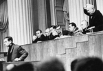 Unbekannter Fotograf - Nikita Chruschtschows wütende verbale Attacke gegen den Dichter Andrei Wosnessenski auf einem Treffen im Kreml am 7. März 1963