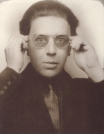 Unbekannter Fotograf - Andre Breton mit Brille