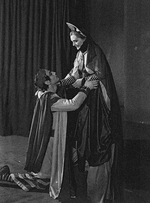 Unbekannter Fotograf - Sybil Thorndike (1882-1976) und Laurence Olivier (1907-1989) in Coriolanus von William Shakespeare, Old Vic Theatre, London