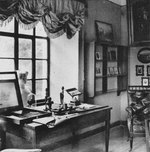Unbekannter Fotograf - Das Gutshaus Ostafjewo. Der Schreibtisch von Alexander Puschkin