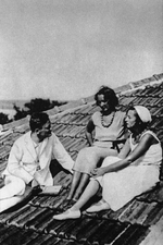 Unbekannter Fotograf - Schwestern Suok und Juri Olescha