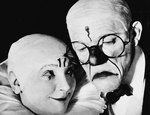 Unbekannter Fotograf - Liesl Karlstadt und Karl Valentin als Musical-Clowns in ihrer Szene Der verhexte Notenständer