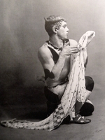Unbekannter Fotograf - Vaslav Nijinsky im Ballett Nachmittag eines Fauns von C. Debussy