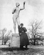 Unbekannter Fotograf - Mädchen mit einem Paddel (Paddel ist verloren gegangen) in Gorki