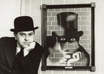 Unbekannter Fotograf - Rene Magritte und Le Barbare