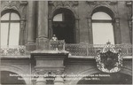 Unbekannter Fotograf - Nikolaus II. verkündet die Kriegserklärung an Deutschland vom Balkon des Winterpalais am 2. August 1914