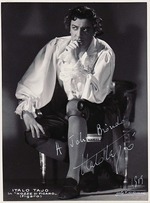 Unbekannter Fotograf - Italo Tajo als Figaro in Le Nozze di Figaro von Wolfgang Amadeus Mozart