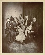 Unbekannter Fotograf - Tschaikowski-Familie. Von links nach rechts: Pjotr, Alexandra Andrejewna, Alexandra, Sinaida, Nikolai, Ippolit, Ilja Petrowitsch