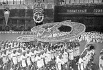 Unbekannter Fotograf - Sportparade auf dem Roten Platz in Moskau. Aus einer Wochenschau