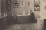 Unbekannter Fotograf - Malewitsch an der Ausstellung Künstler der RSFSR in den 15 Jahren (1917-1932)
