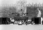 Unbekannter Fotograf - Das erste, provisorische Lenin-Mausoleum