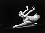 Unbekannter Fotograf - Maja Plissezkaja als Odette im Ballett Schwanensee