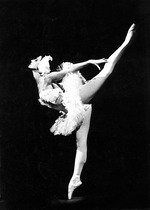 Unbekannter Fotograf - Maja Plissezkaja als Odette im Ballett Schwanensee