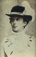 Unbekannter Fotograf - Porträt von Ludwig II. von Bayern (1845-1886) mit Hut