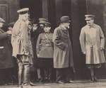 Unbekannter Fotograf - Nikolai Jeschow, Stalin und Kalinin vor dem Lenin-Mausoleum