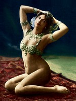 Unbekannter Fotograf - Mata Hari (1876-1917) in La Scala
