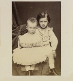 Unbekannter Fotograf - Porträt von Großfürsten Georgi Alexandrowitsch (1871-1899) und Nikolaus Alexandrowitsch (1868-1918) als Kinder