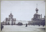 Unbekannter Fotograf - Die Rote Pforte und Kirche der Heiligen Drei Hierarchen in Moskau